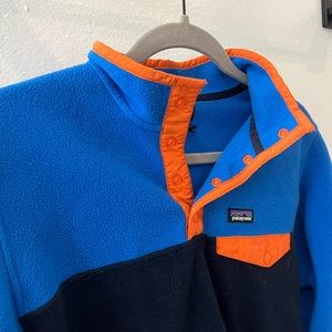 Unisex Patagonia Sweatshirt - Kids size 14, fits a women’s XS